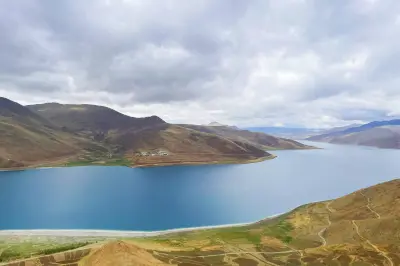yamdrok lake tibet