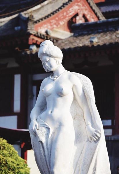 Huaqing Palace Statue