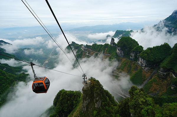 Take Tianmen Mountain cable car