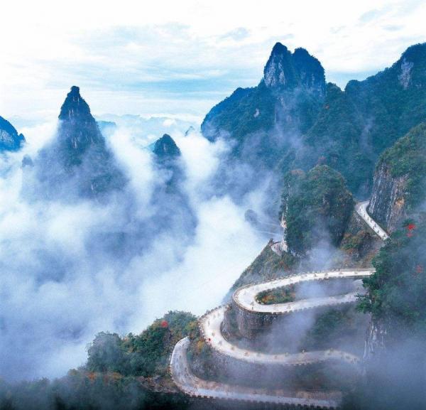 Tianmen Mountain 99-bends road