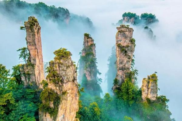 Tianzi Mountain in Zhangjiajie