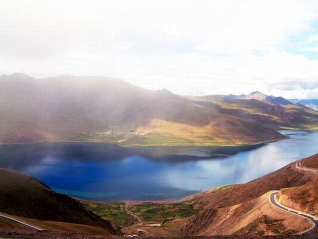 Yamdrok Lake