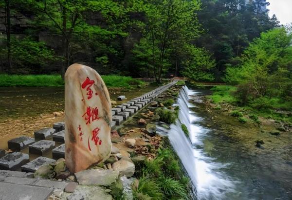 Hike Golden Whip Stream Zhangjiajie